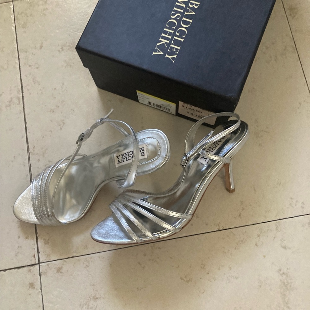 New in box silver Badgley Mischka heels